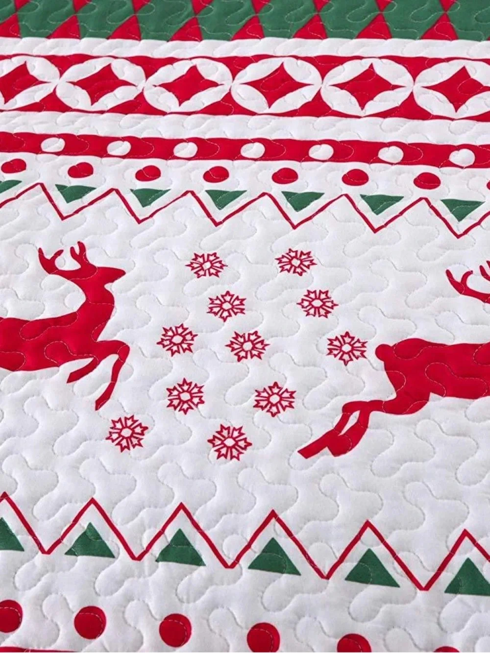 Festive Reindeer Twin 2 piece Quilt Set in Red, Green & White